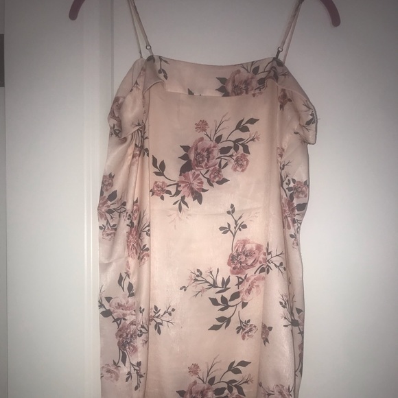 Kendall and Kylie dress - Picture 2 of 3